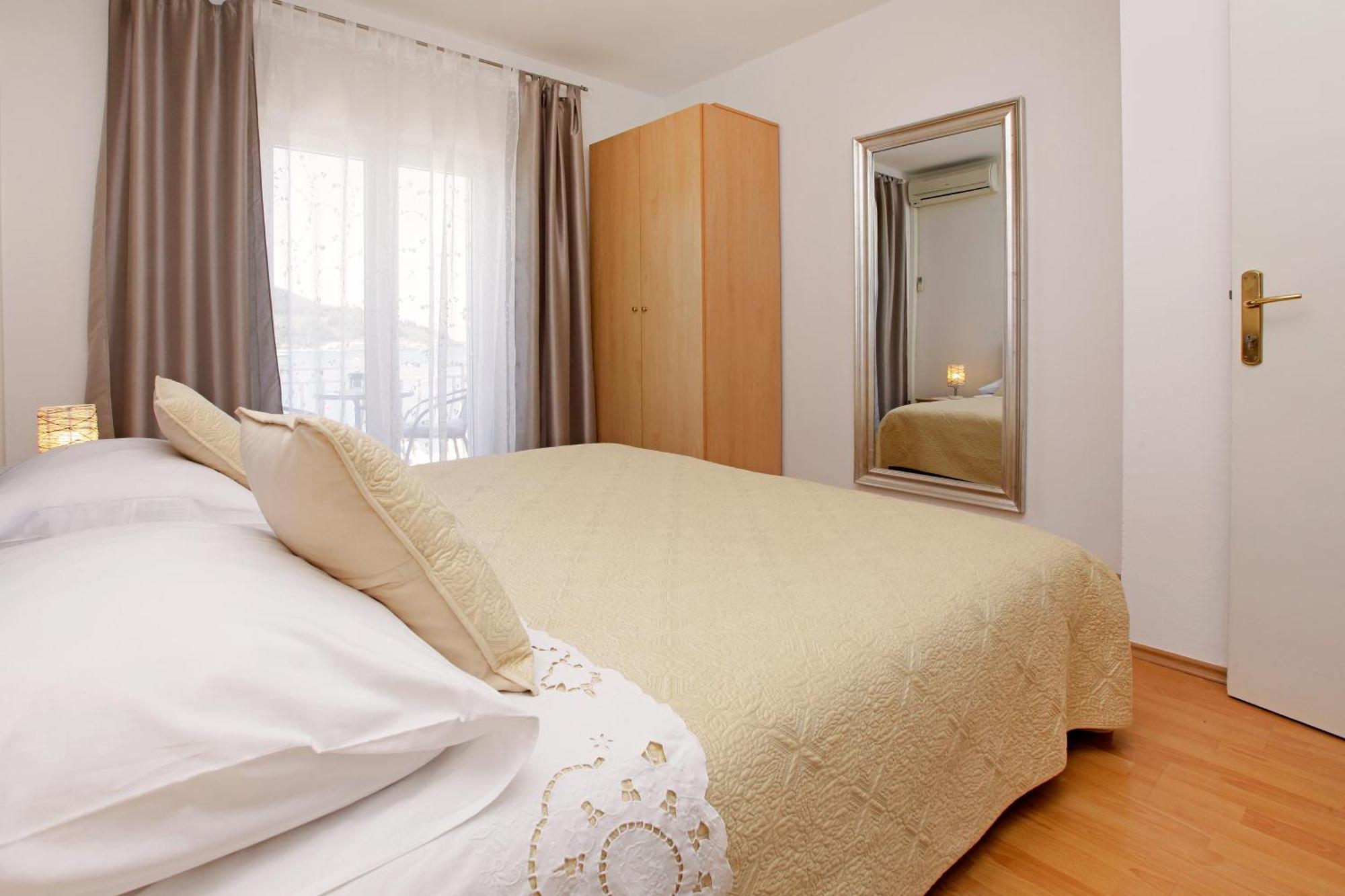 Sunshine Apartment Doda Вела-Лука Экстерьер фото